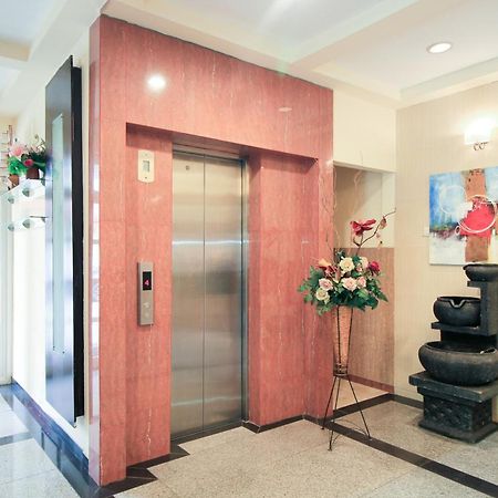 Super Oyo Capital O 175 K-60 Residence Сурабая Экстерьер фото
