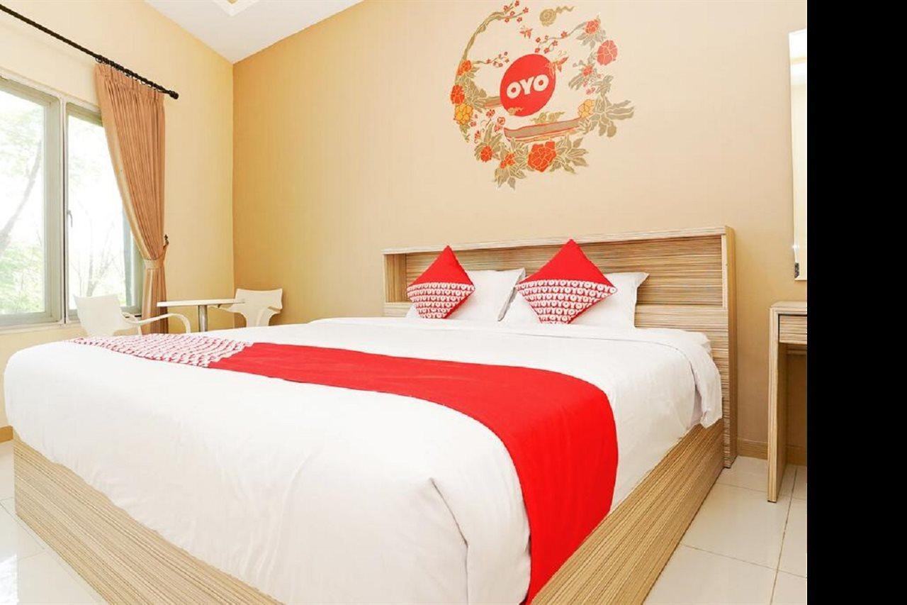 Super Oyo Capital O 175 K-60 Residence Сурабая Экстерьер фото
