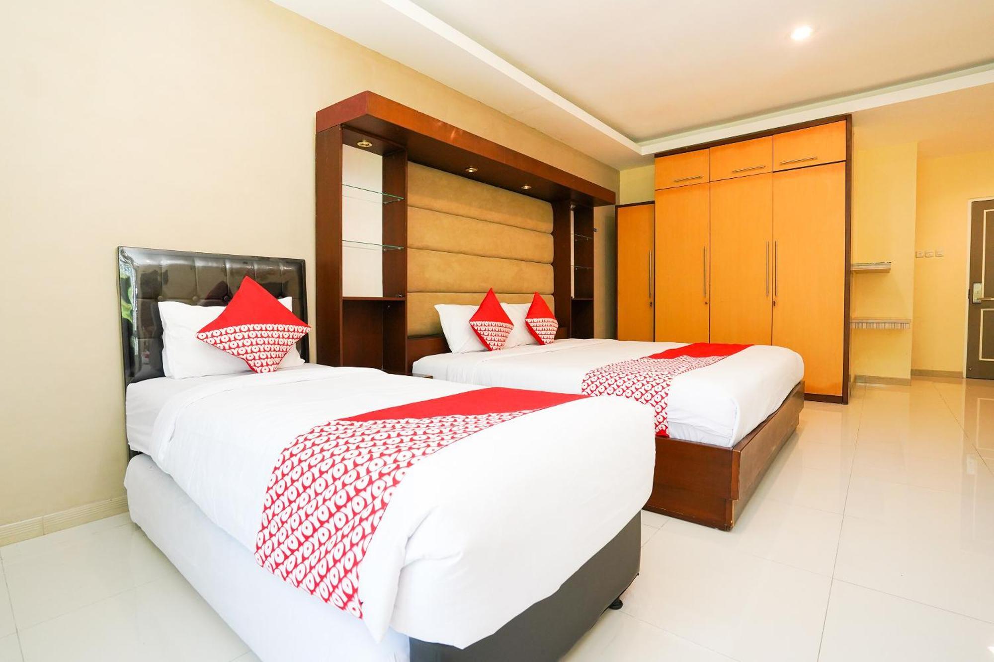 Super Oyo Capital O 175 K-60 Residence Сурабая Экстерьер фото