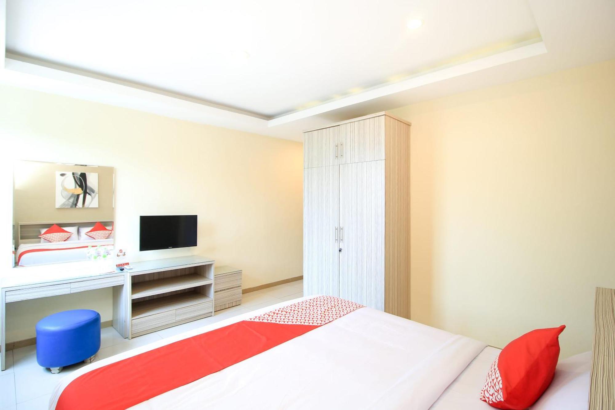 Super Oyo Capital O 175 K-60 Residence Сурабая Экстерьер фото