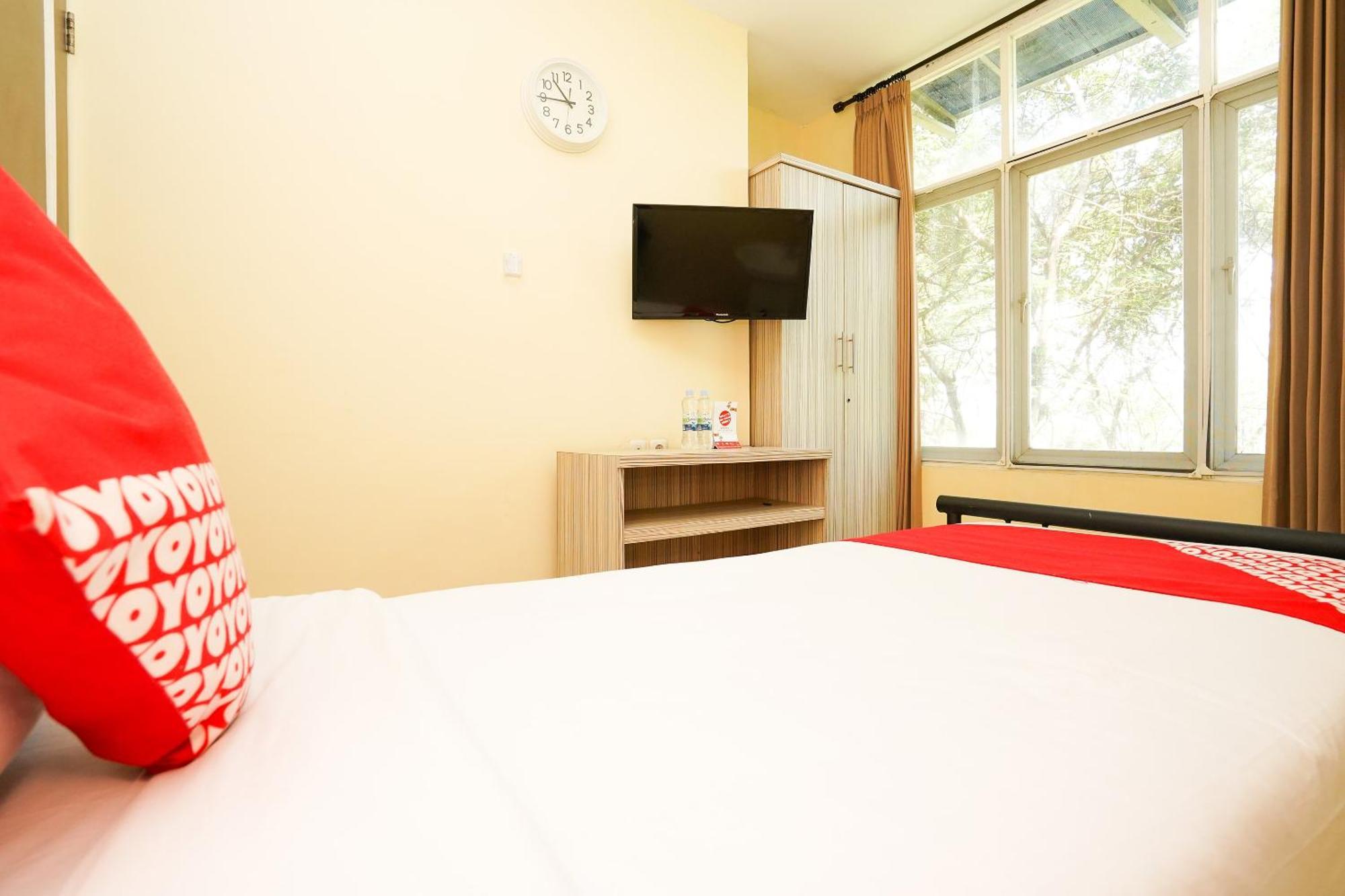 Super Oyo Capital O 175 K-60 Residence Сурабая Экстерьер фото
