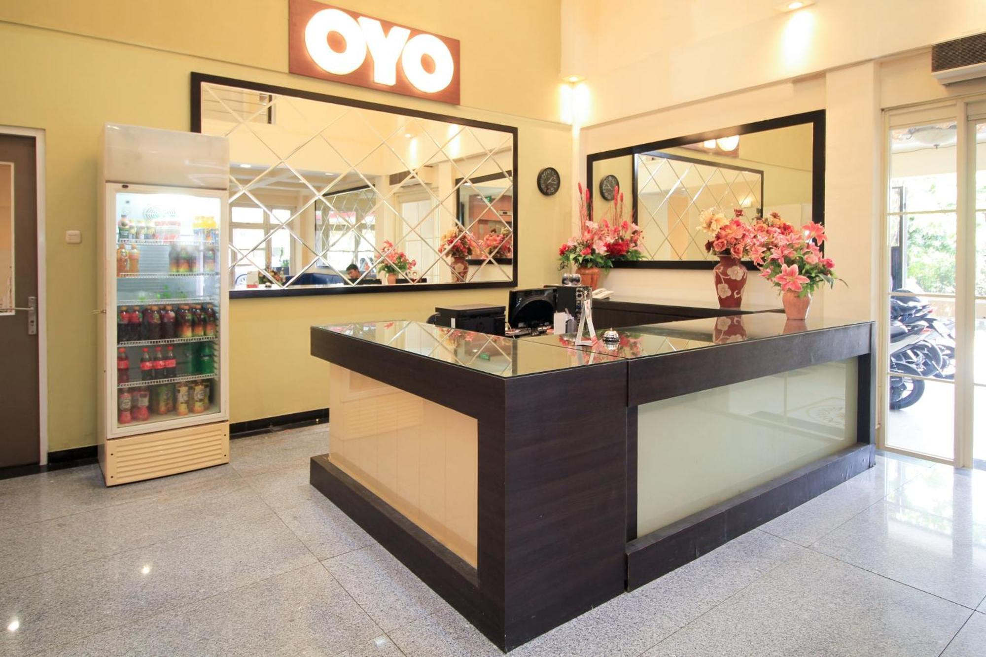 Super Oyo Capital O 175 K-60 Residence Сурабая Экстерьер фото
