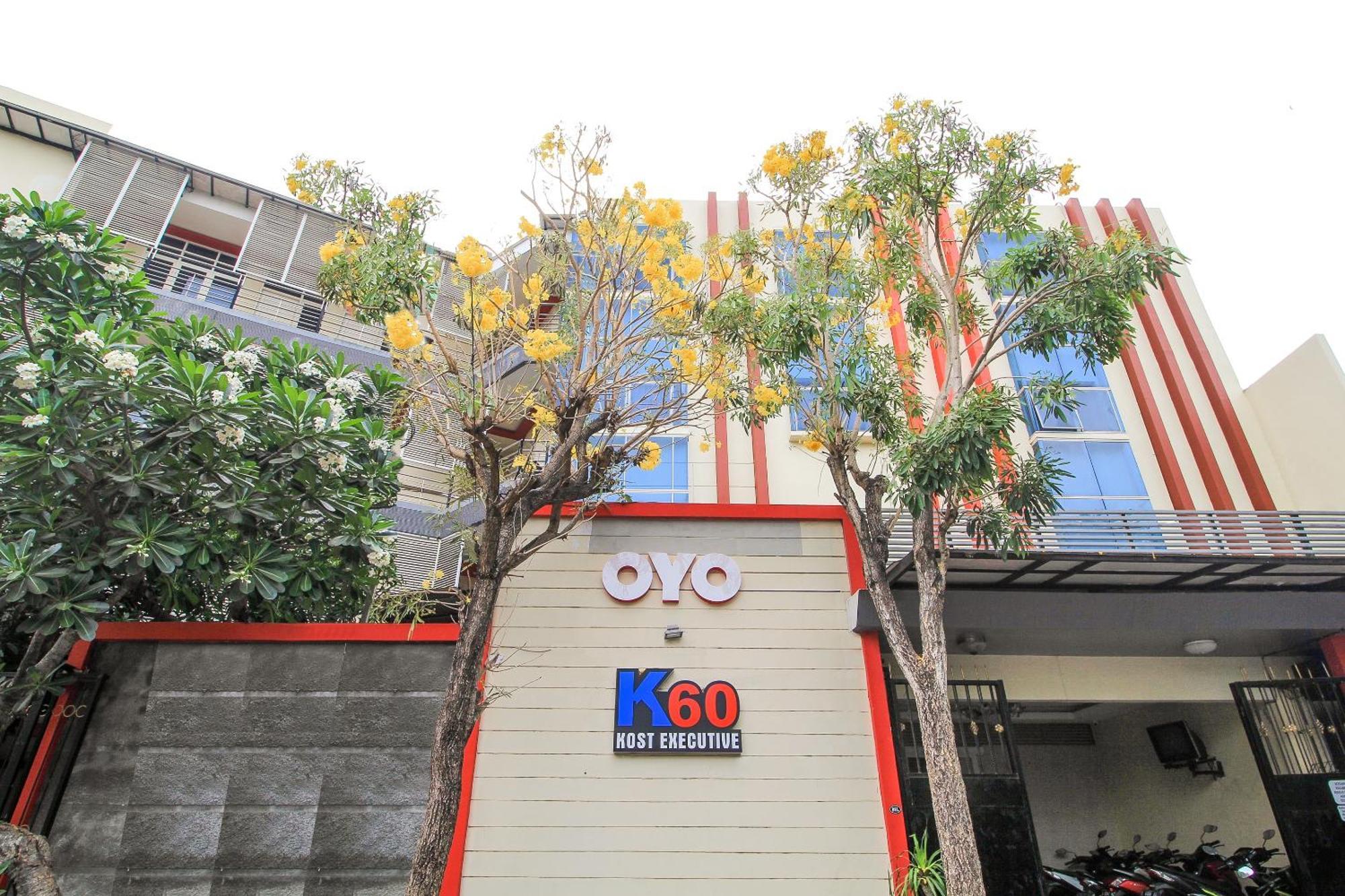 Super Oyo Capital O 175 K-60 Residence Сурабая Экстерьер фото